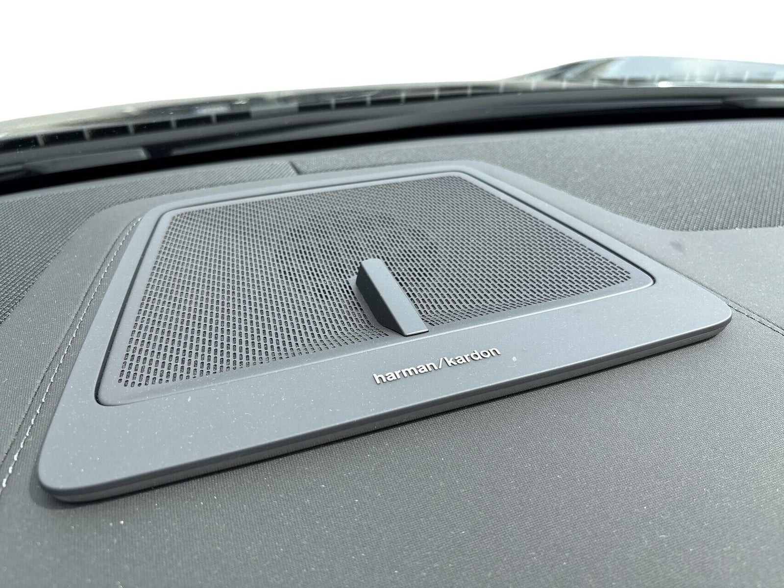 Sort Polestar 4 fra 2026
