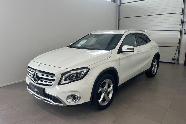 Sort Mercedes GLA220 d fra 2017 set udefra