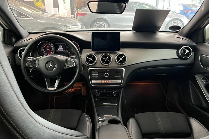 Sort Mercedes GLA220 d fra 2017