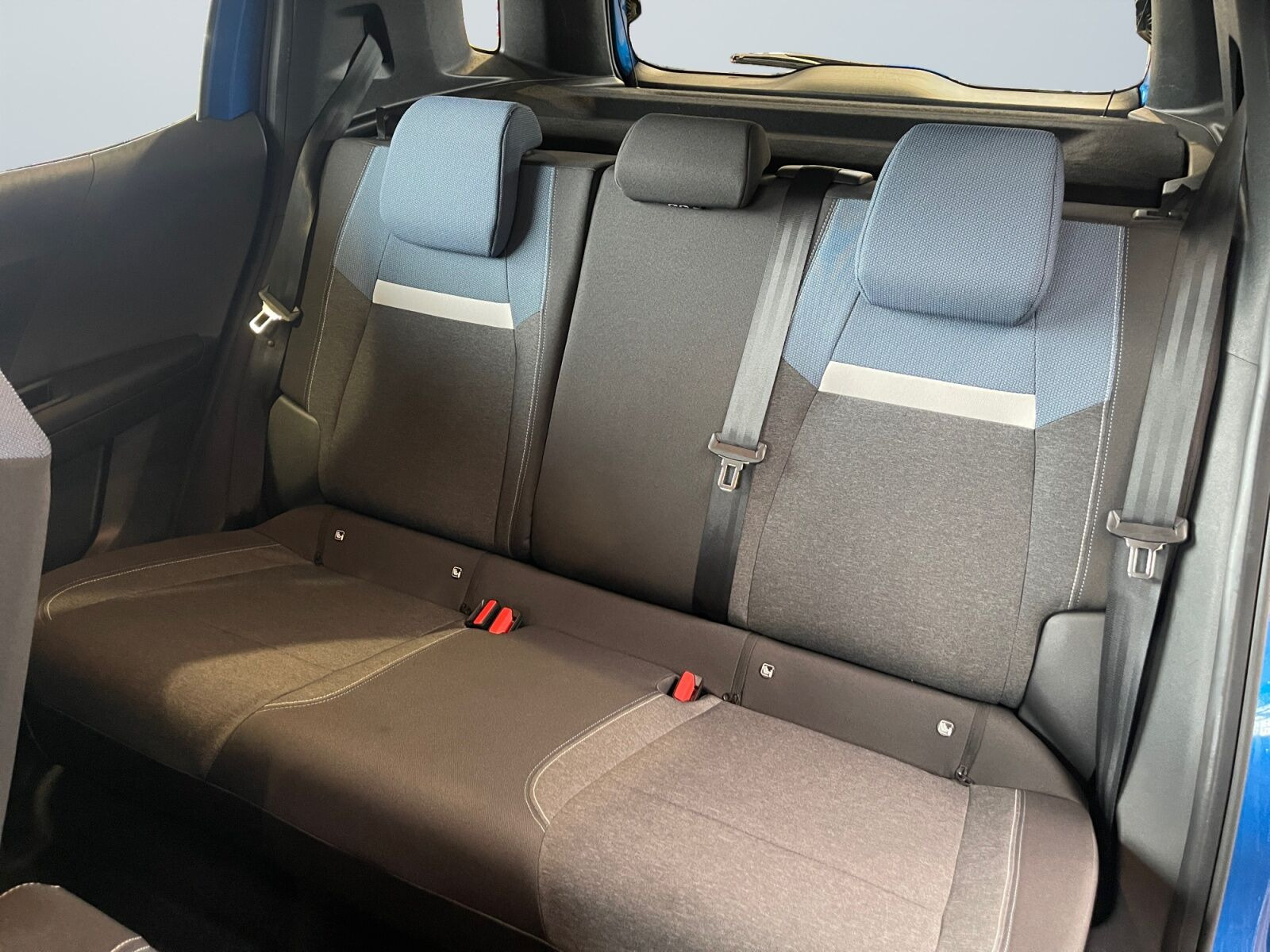 Blå Opel Frontera fra 2025
