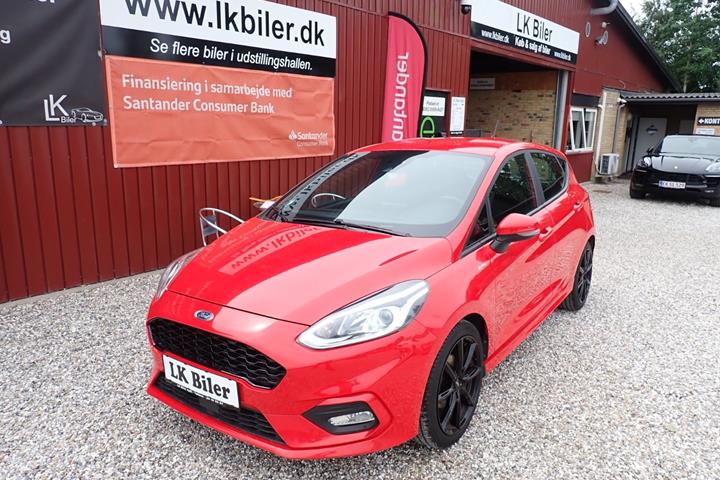 Rød Ford Fiesta fra 2020 set udefra