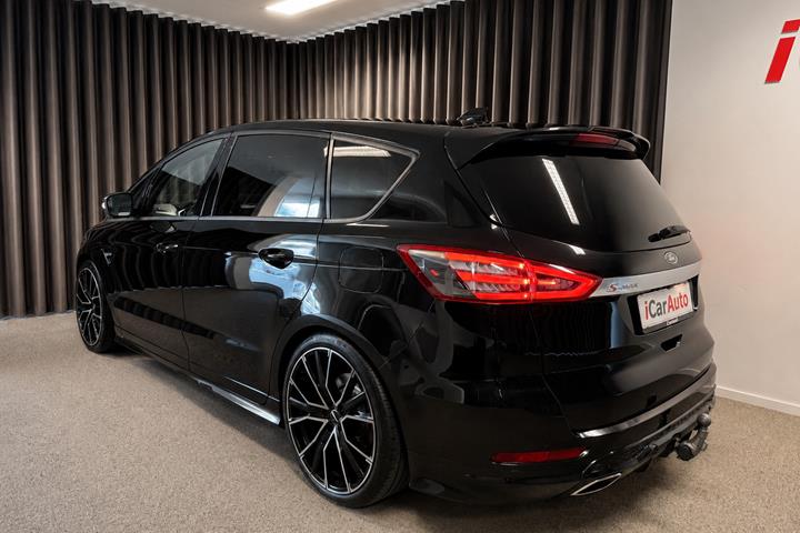 Sort Ford S-MAX fra 2020