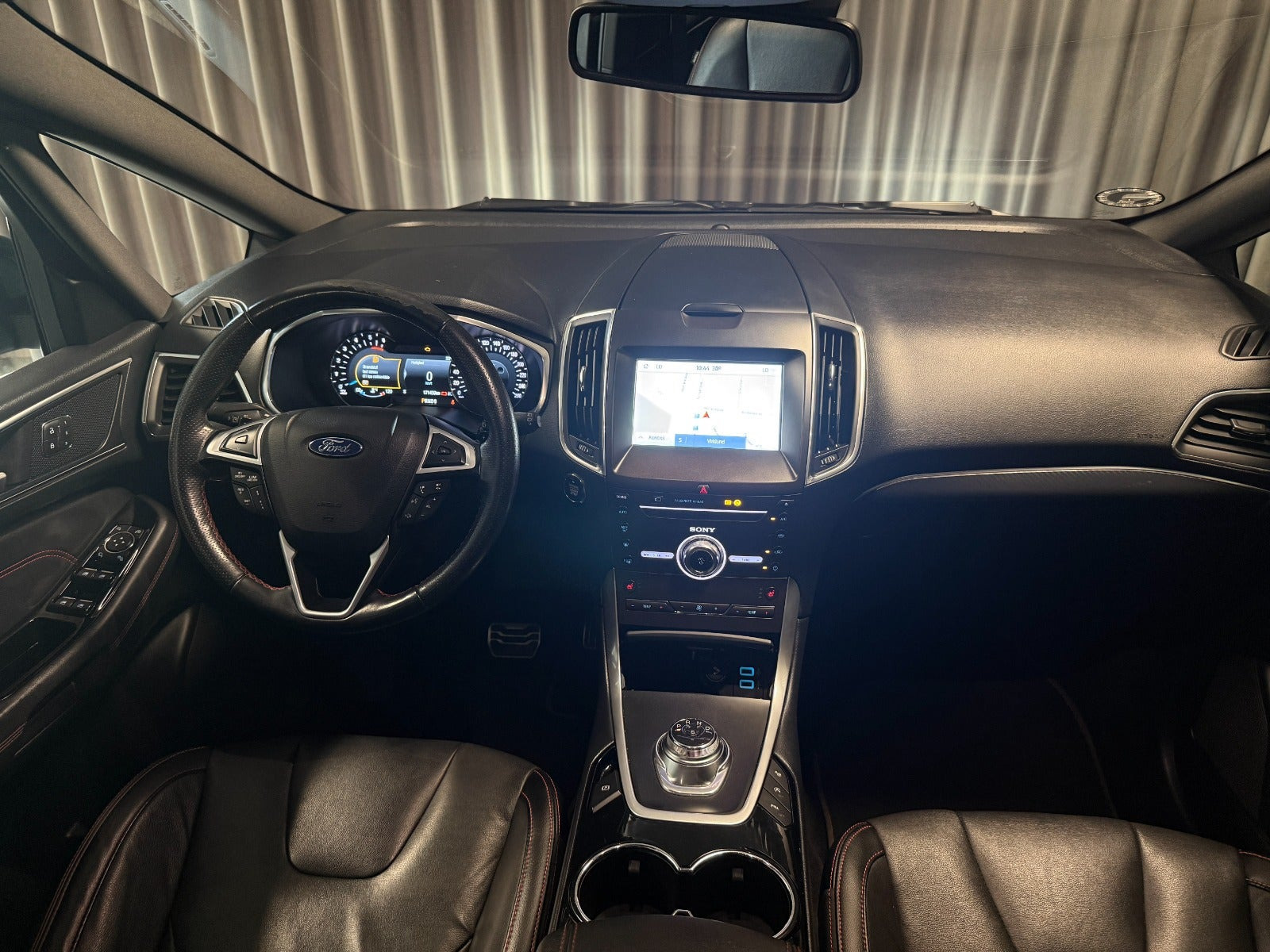 Sort Ford S-MAX fra 2020