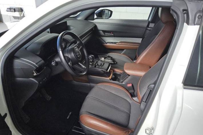 Hvid Mazda MX-30 fra 2023