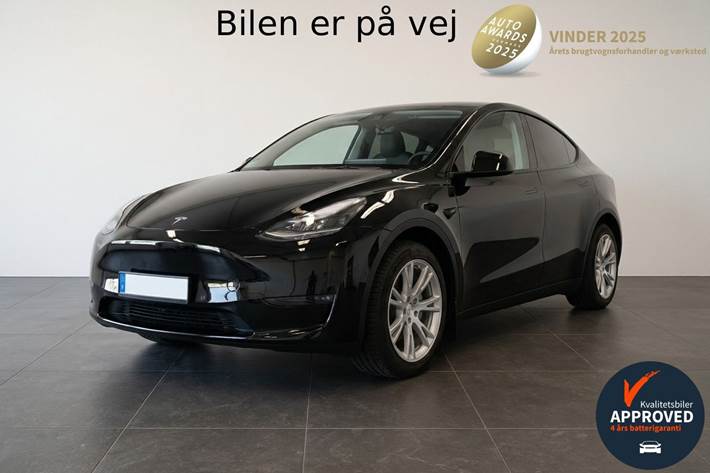 Sort Tesla Model Y fra 2024