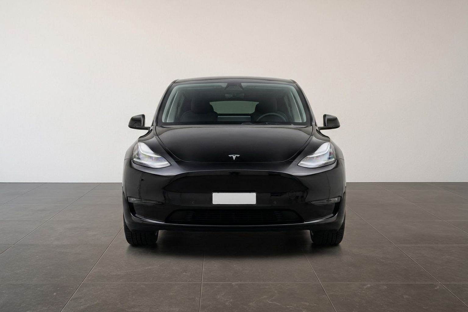 Sort Tesla Model Y fra 2024