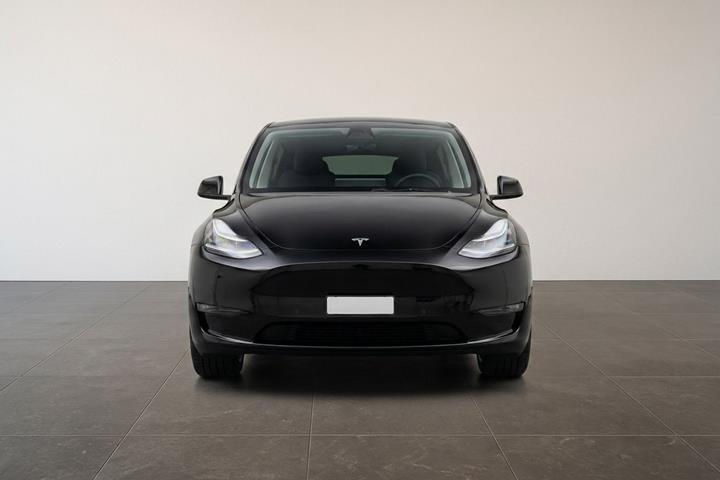 Sort Tesla Model Y fra 2024
