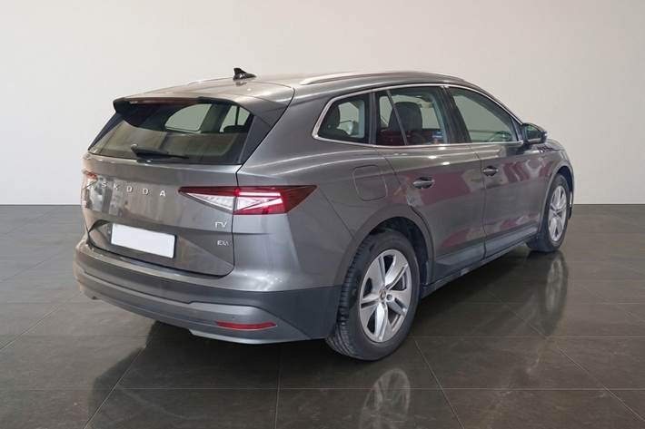 Grå Skoda Enyaq fra 2022
