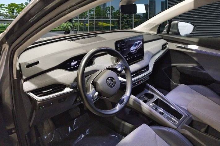 Grå Skoda Enyaq fra 2022