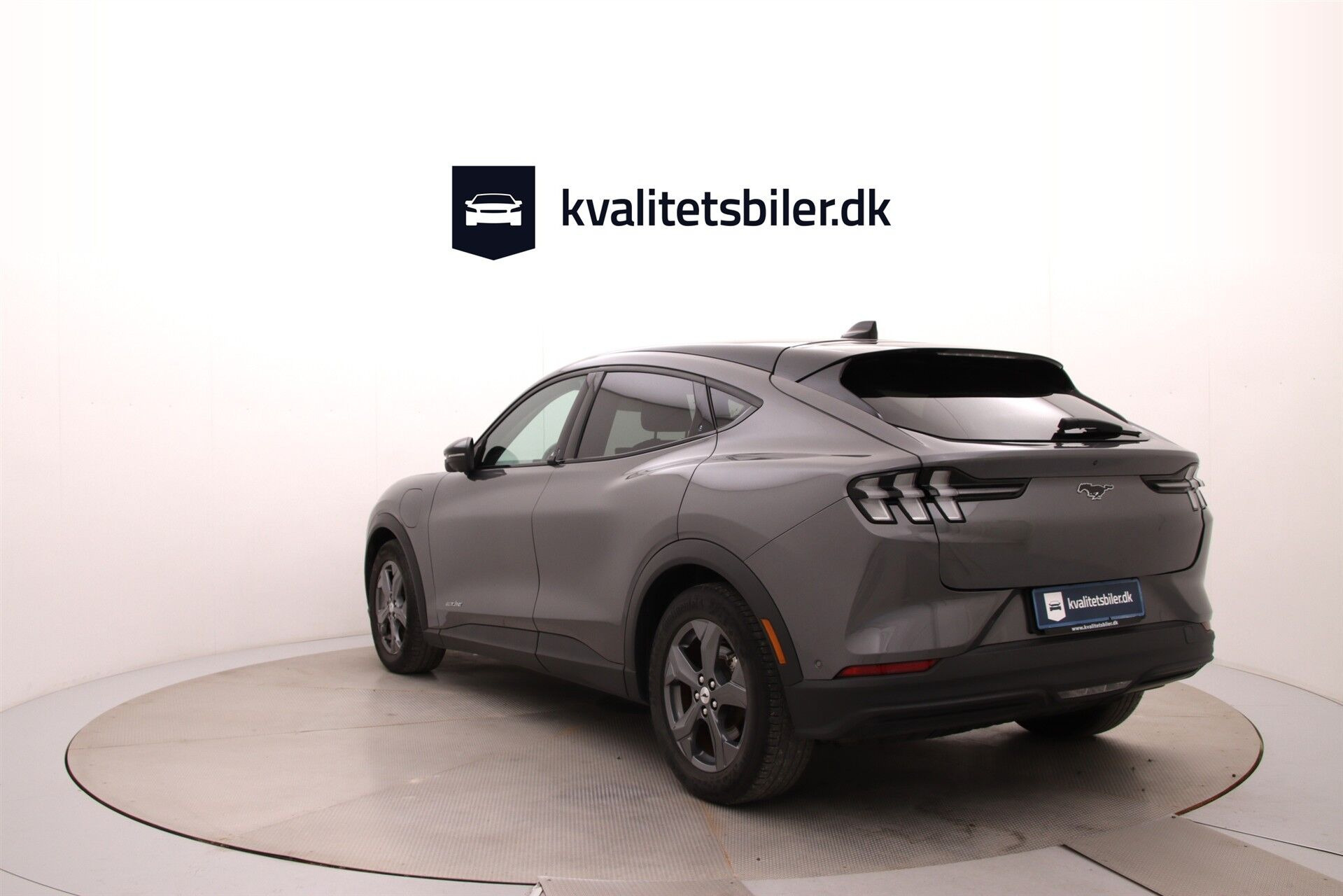 Grå Ford Mustang Mach-E fra 2024