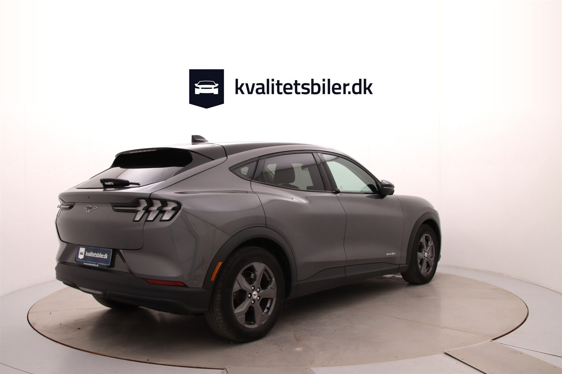 Grå Ford Mustang Mach-E fra 2024