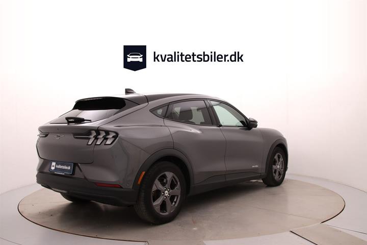 Grå Ford Mustang Mach-E fra 2024