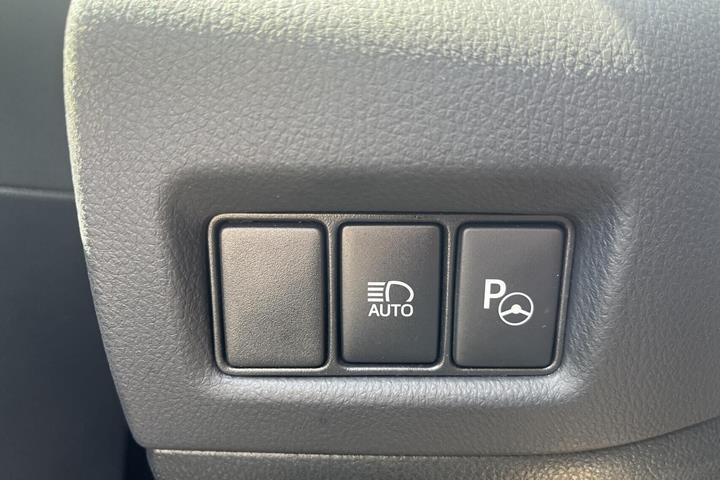 Grå Toyota C-HR fra 2019