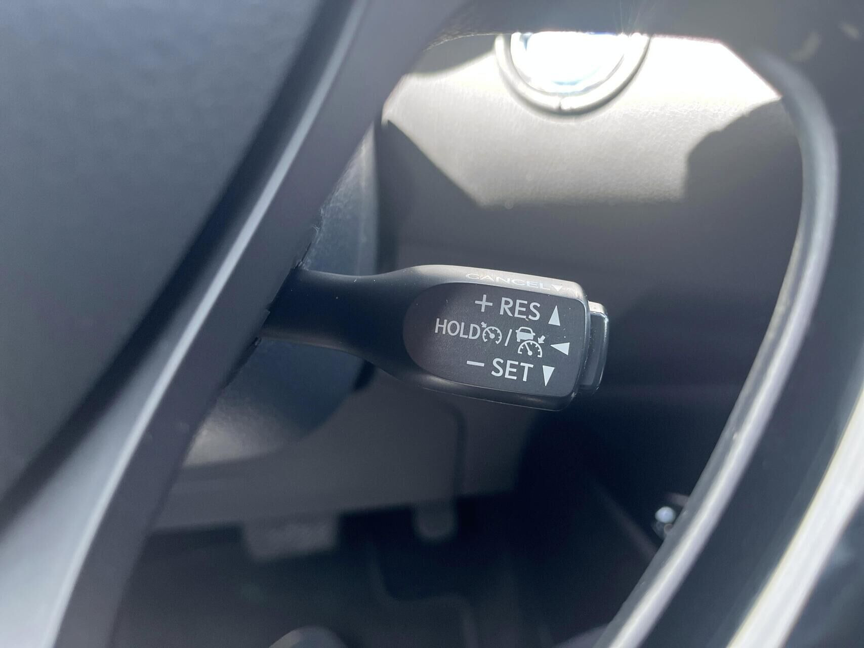 Grå Toyota C-HR fra 2019