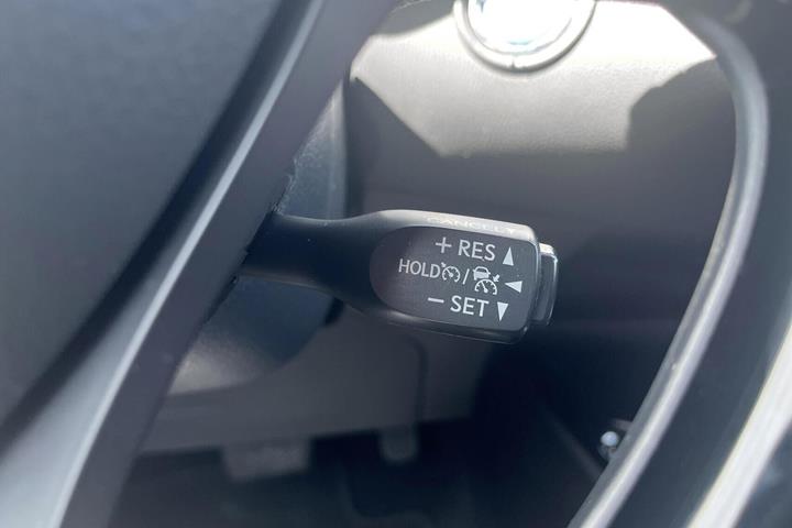 Grå Toyota C-HR fra 2019
