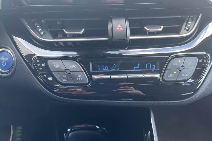 Grå Toyota C-HR fra 2019