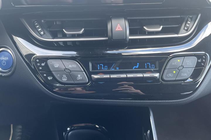 Grå Toyota C-HR fra 2019