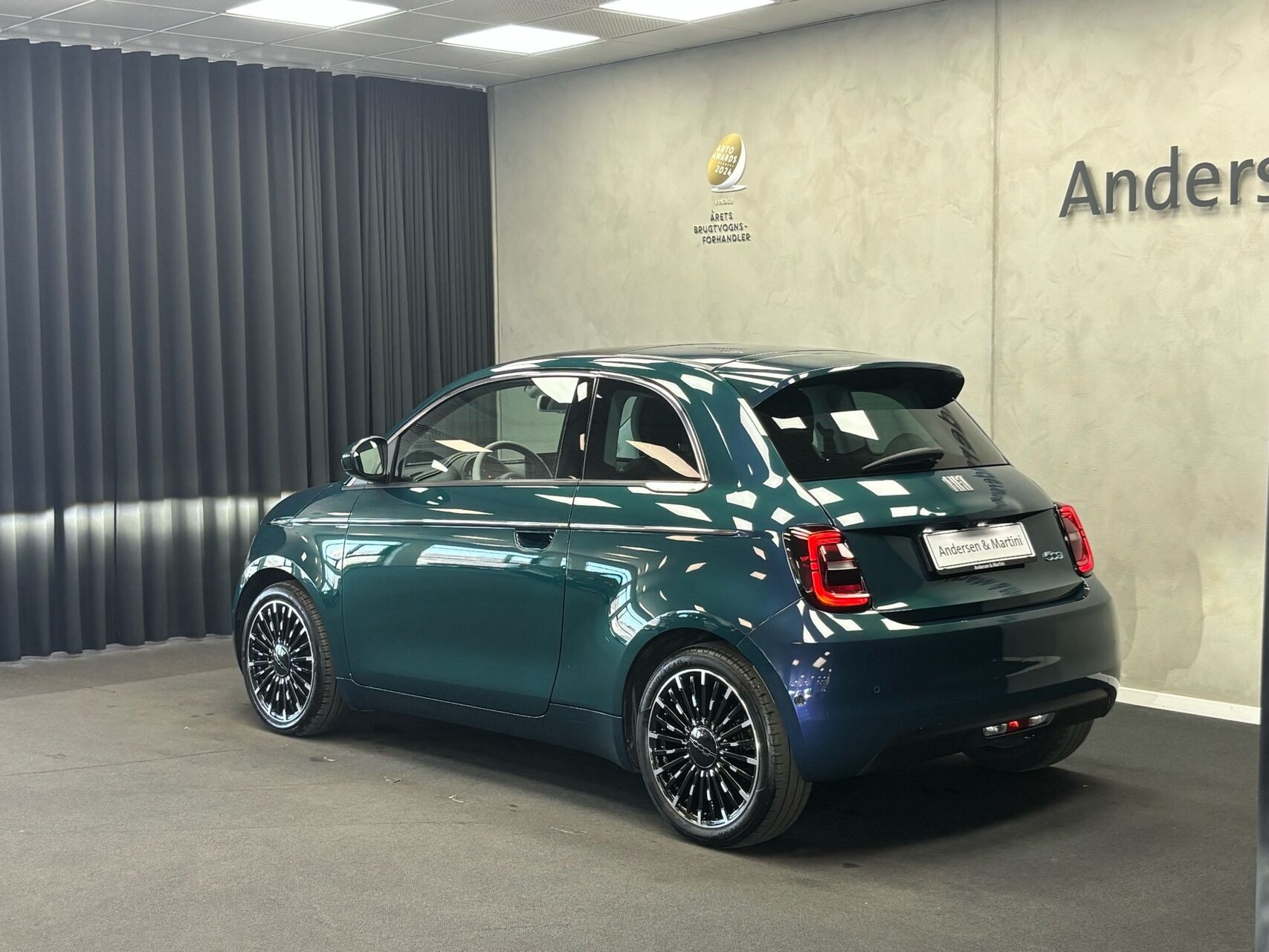 Grøn Fiat 500e fra 2023