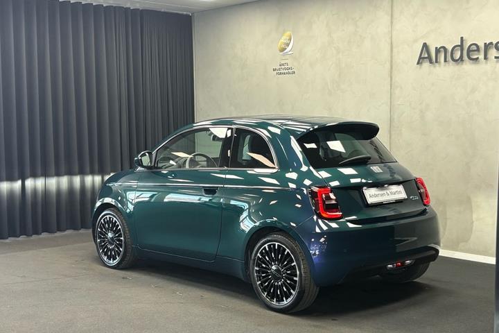 Grøn Fiat 500e fra 2023