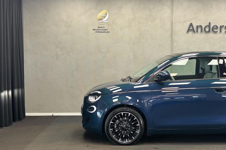 Grøn Fiat 500e fra 2023