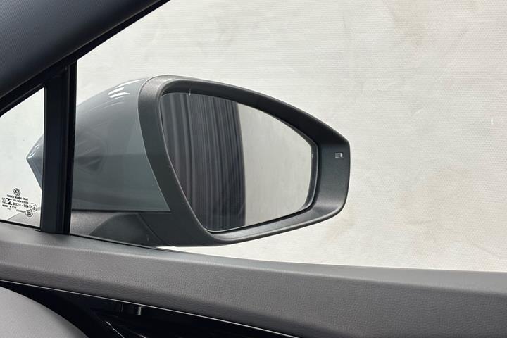 Grå VW ID.4 fra 2022