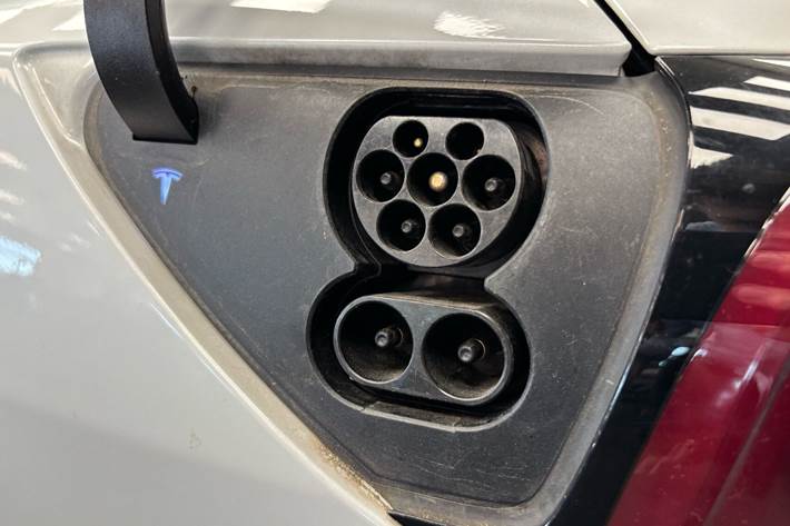 Hvid Tesla Model 3 fra 2019
