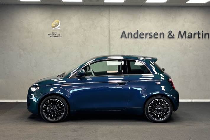 Grøn Fiat 500e fra 2023