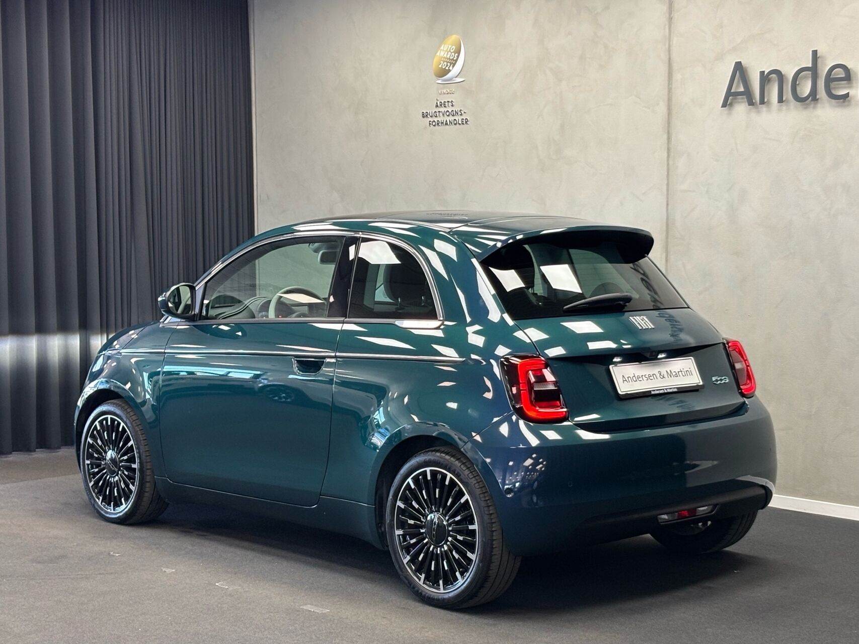 Grøn Fiat 500e fra 2023