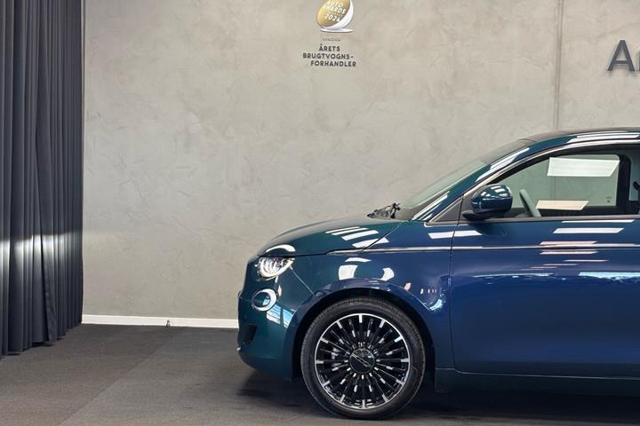 Grøn Fiat 500e fra 2023