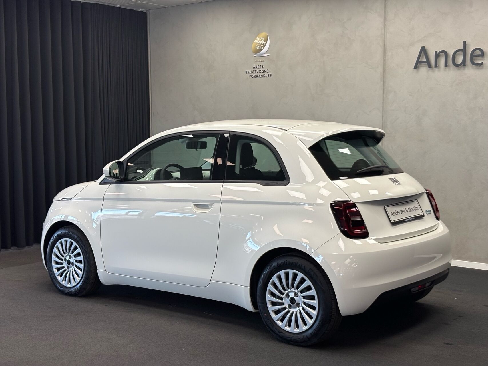 Hvid Fiat 500e fra 2023