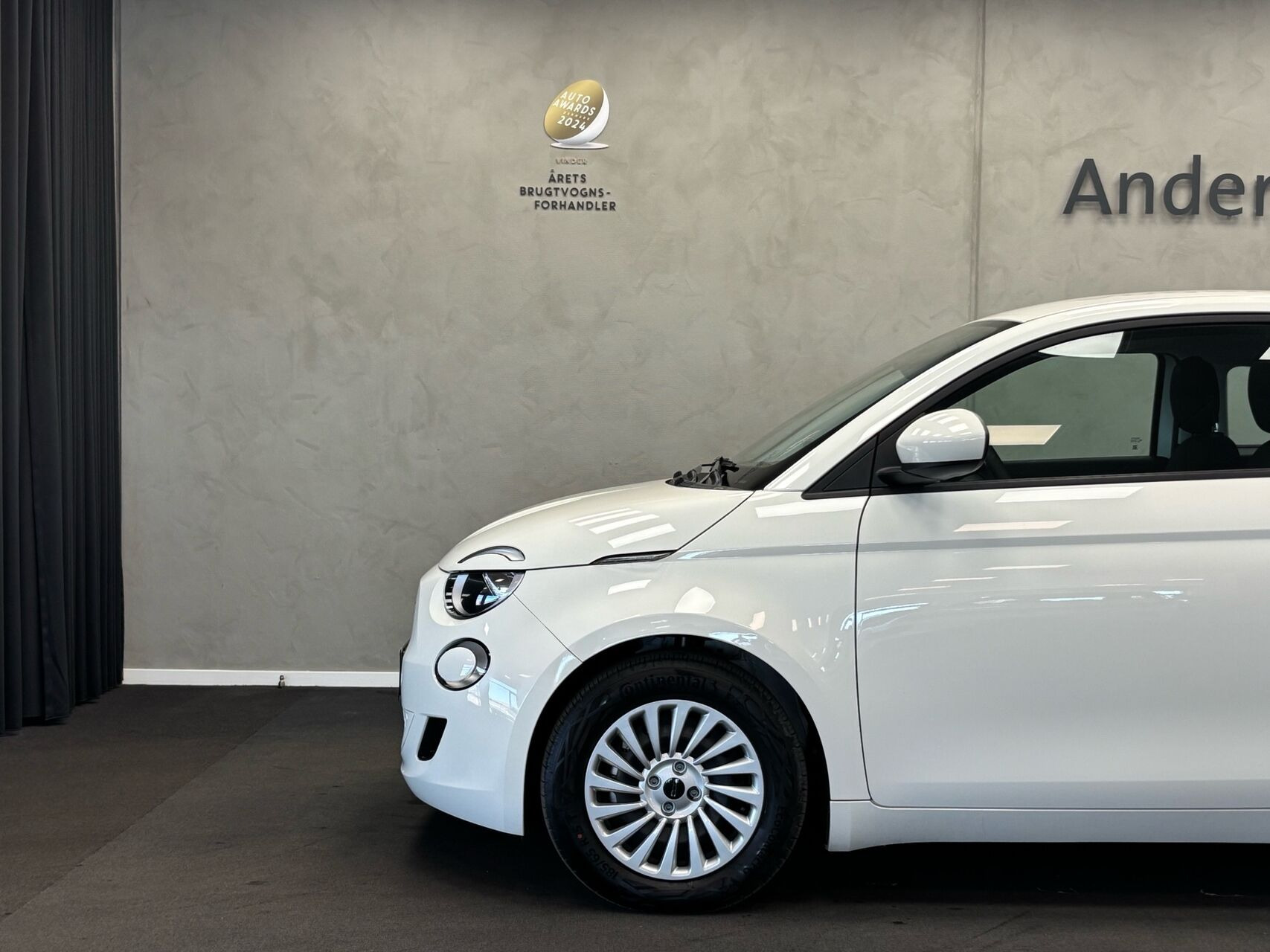 Hvid Fiat 500e fra 2023