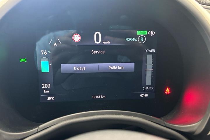 Hvid Fiat 500e fra 2023
