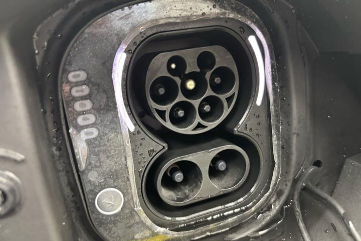 Hvid Fiat 500e fra 2023