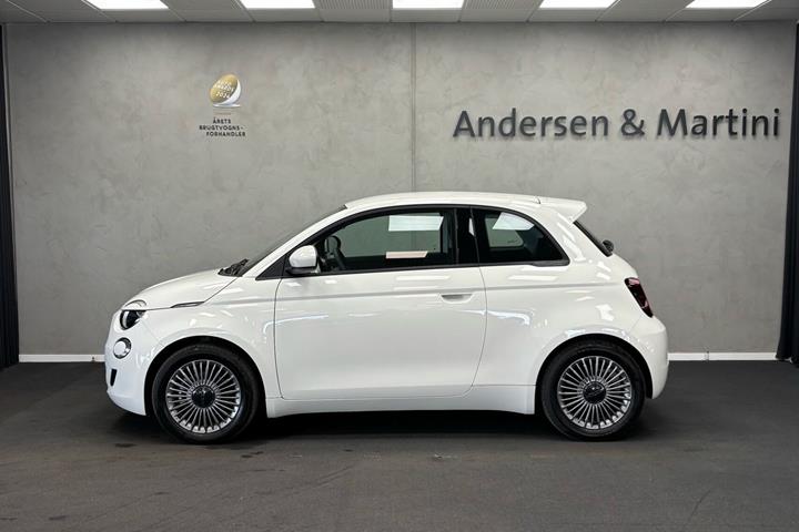 Rød Fiat 500e fra 2023