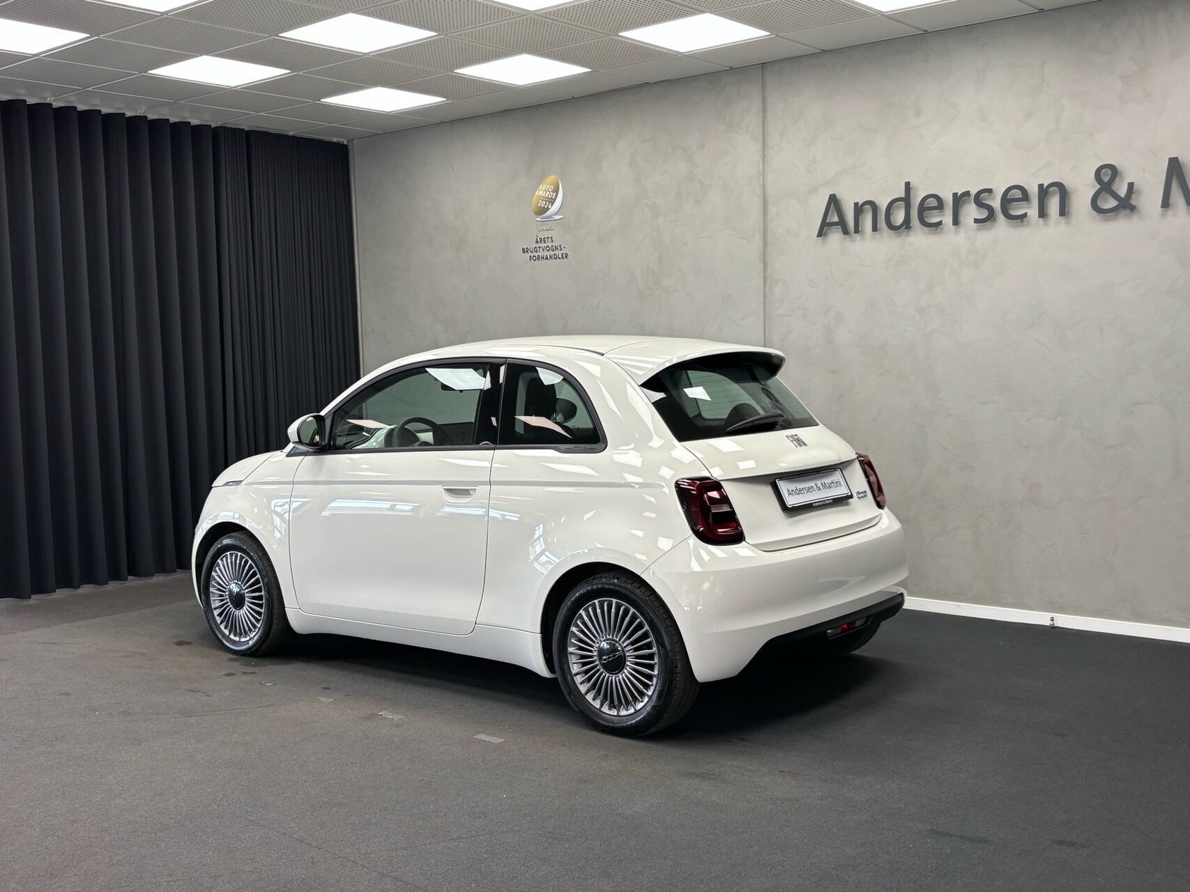 Rød Fiat 500e fra 2023