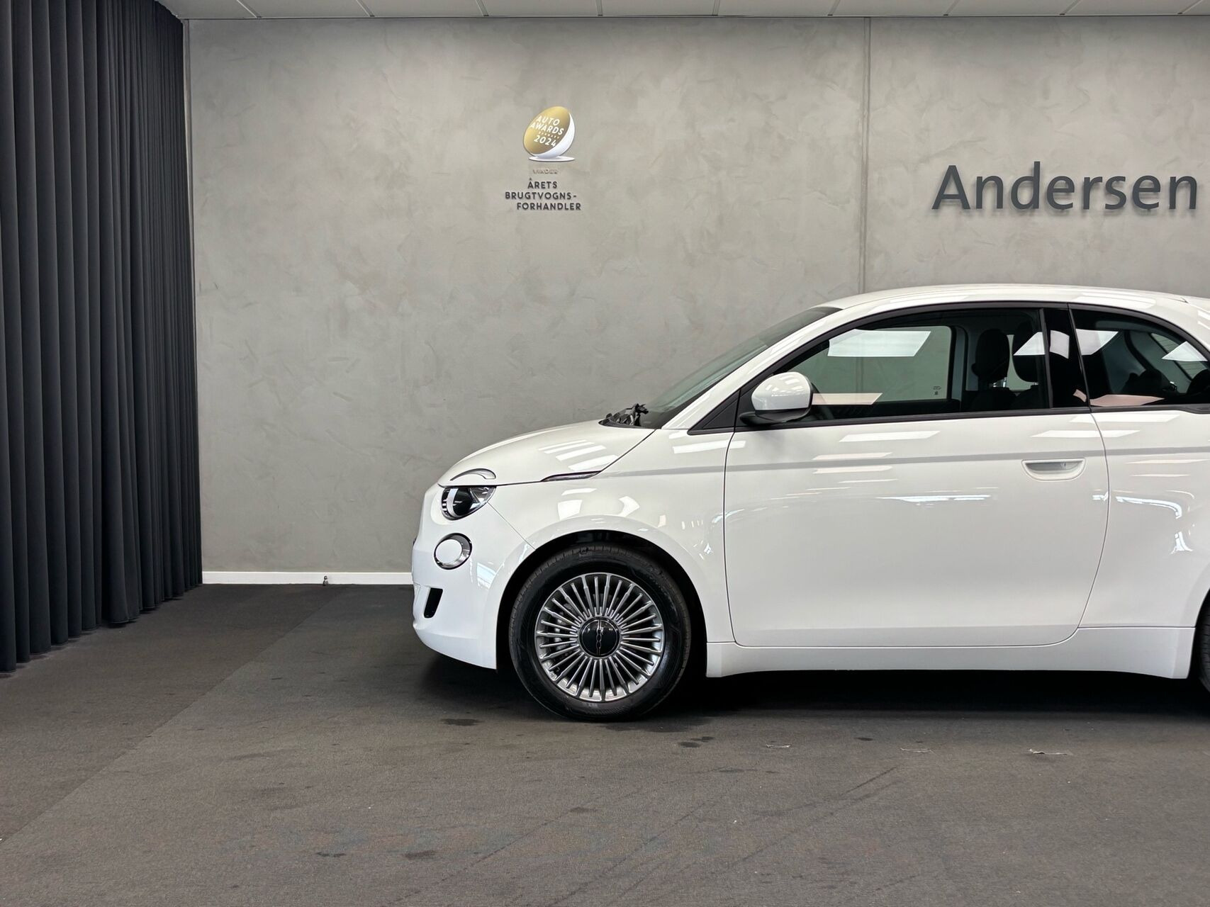 Rød Fiat 500e fra 2023
