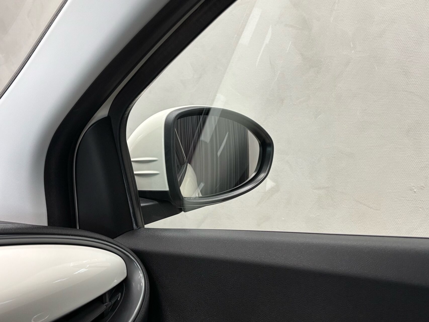 Rød Fiat 500e fra 2023