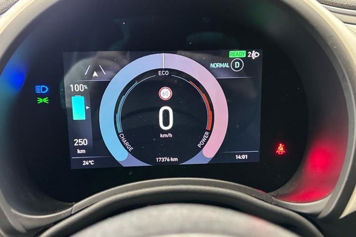 Rød Fiat 500e fra 2023