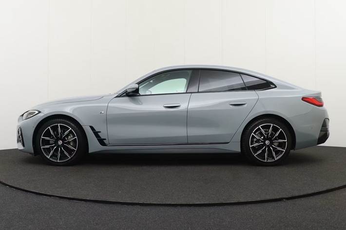 Grå BMW i4 fra 2023