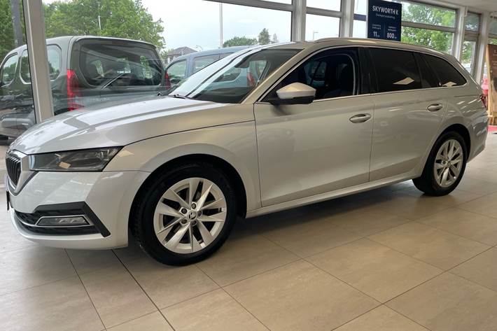 Sølv Skoda Octavia fra 2021