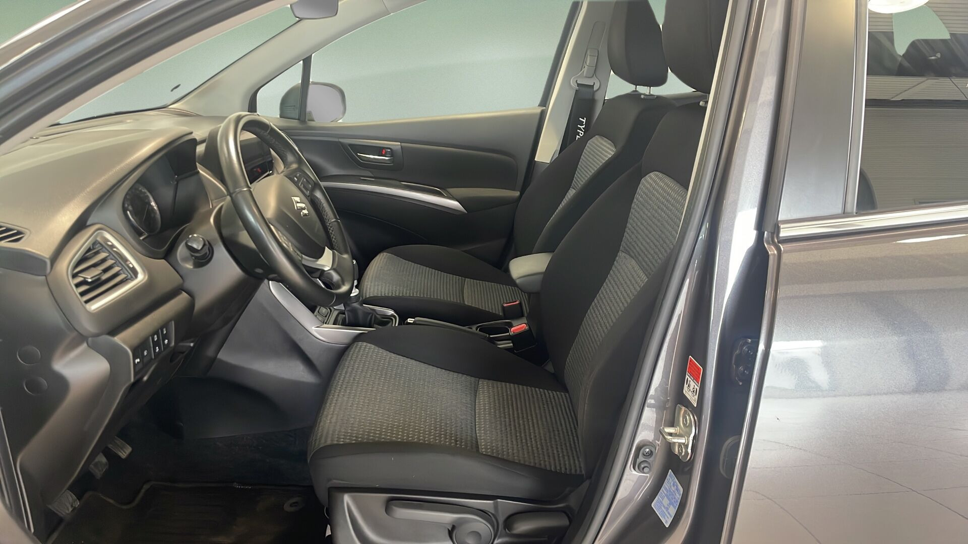 Sort Suzuki S-Cross fra 2022