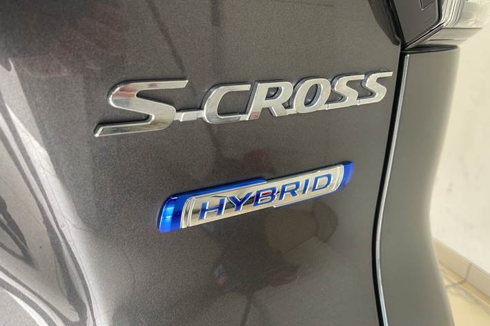Sort Suzuki S-Cross fra 2022