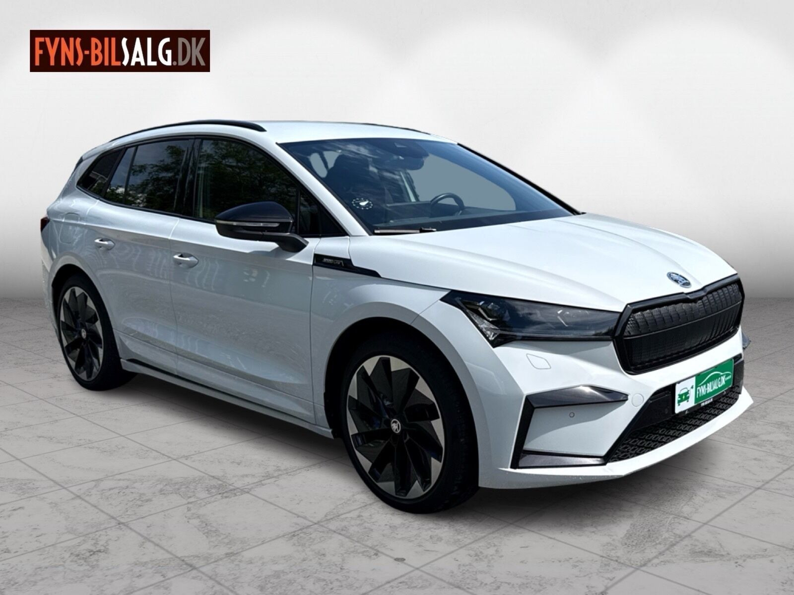 Hvid Skoda Enyaq fra 2023