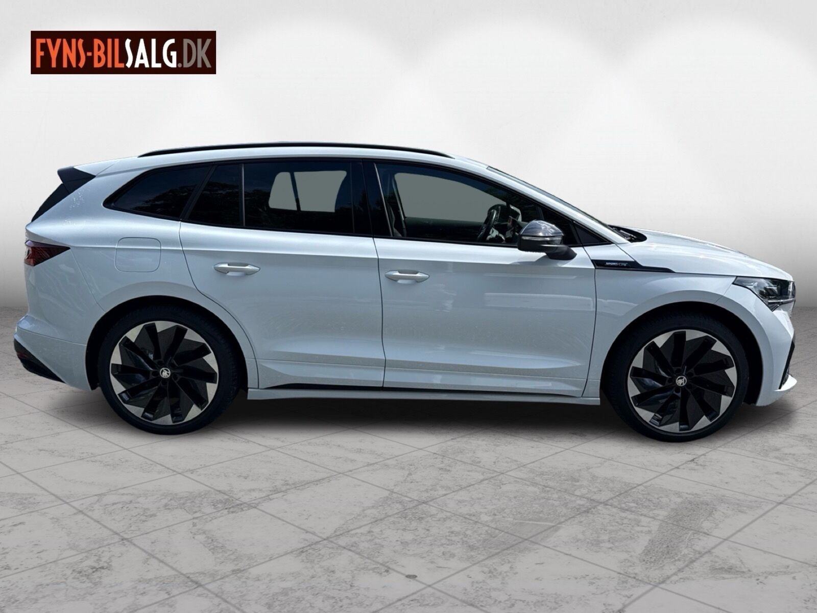 Hvid Skoda Enyaq fra 2023