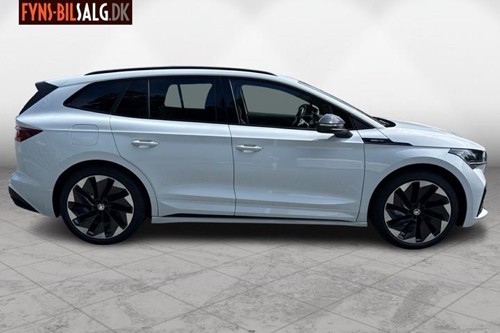 Hvid Skoda Enyaq fra 2023
