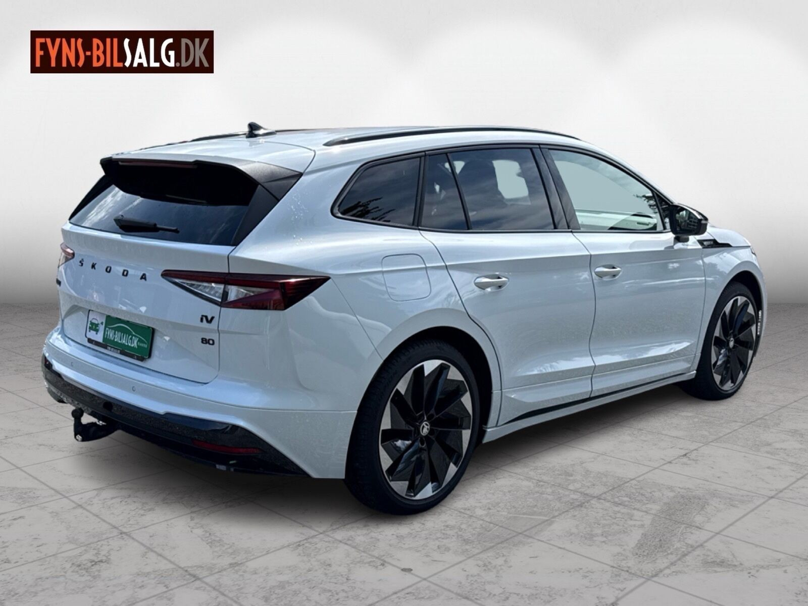 Hvid Skoda Enyaq fra 2023