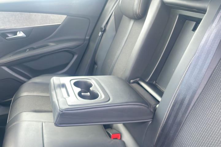 Sort Peugeot 3008 fra 2022