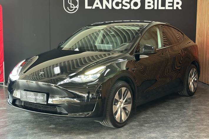 Sort Tesla Model Y fra 2023