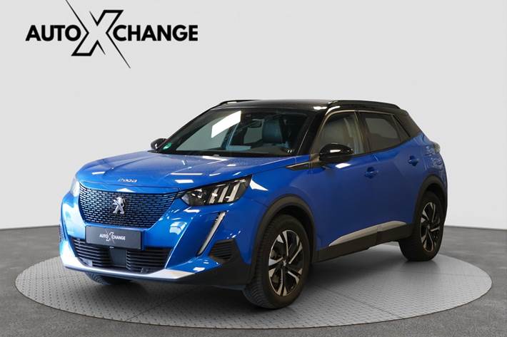 Blå Peugeot e-2008 fra 2023