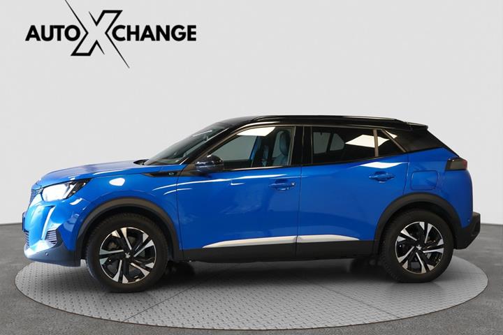 Blå Peugeot e-2008 fra 2023